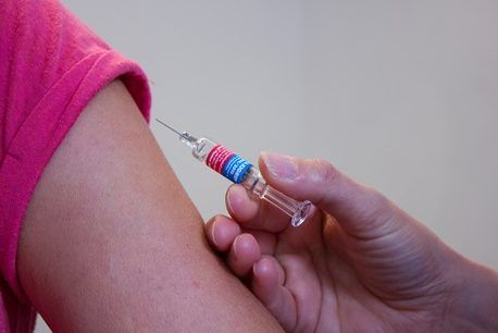 Sieciowe społeczności nie śpią – siła reakcji „Stop NOP” na wycofanie szczepionek