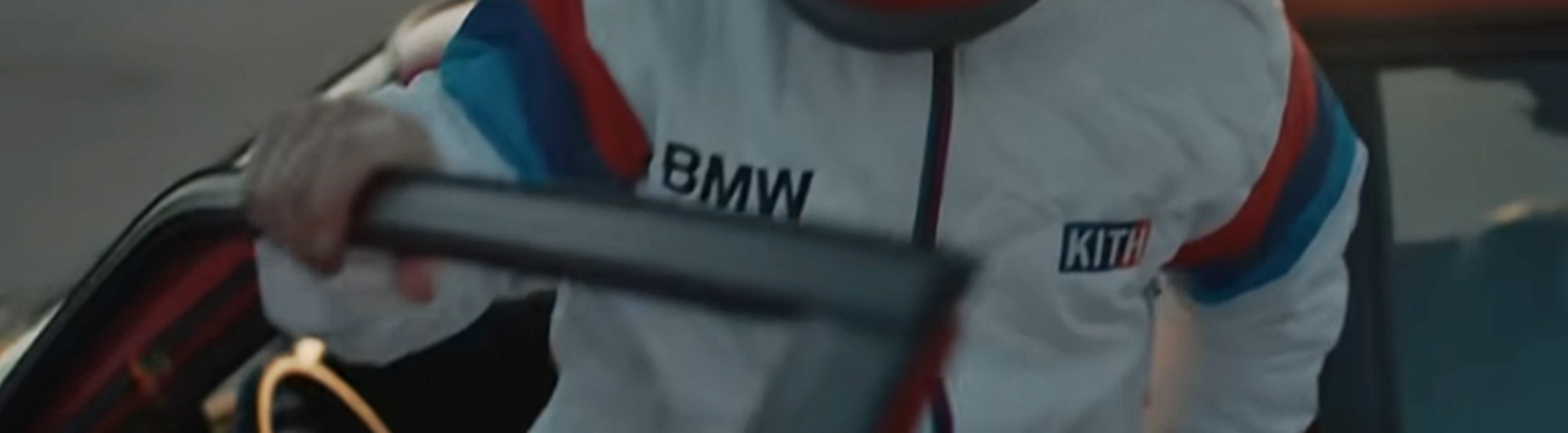 Ciuszki z logo BMW, whisky od Astona Martina. Nowe drogi dotarcia do kierowców