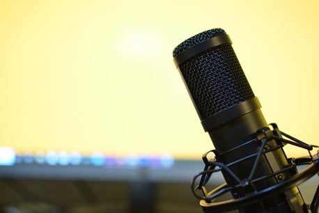 Jak współpracować z twórcami podcastów? Poradnik