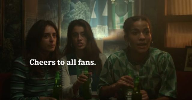 Kobiety też kibicują piłce nożnej – podkreśla Heineken w kampanii