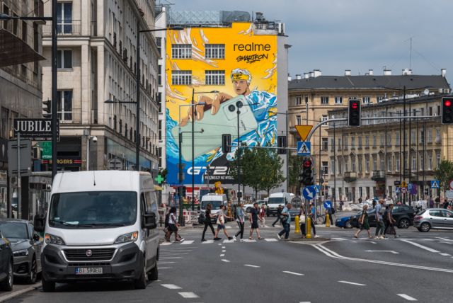 Mural marki smartfonów Realme w centrum Warszawy