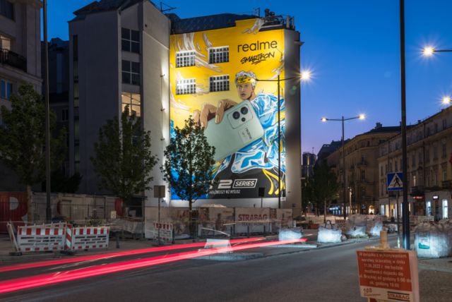 Mural marki smartfonów Realme w centrum Warszawy