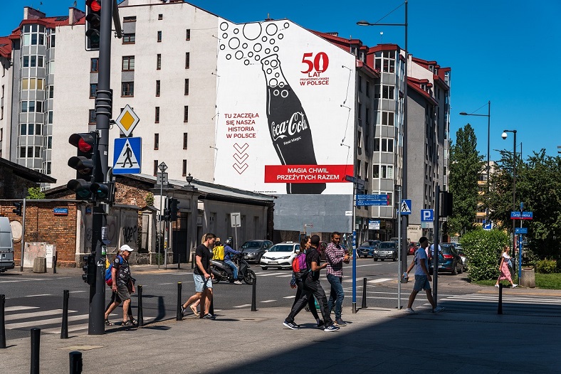 Historia Coca-Coli na muralach w całej Polsce
