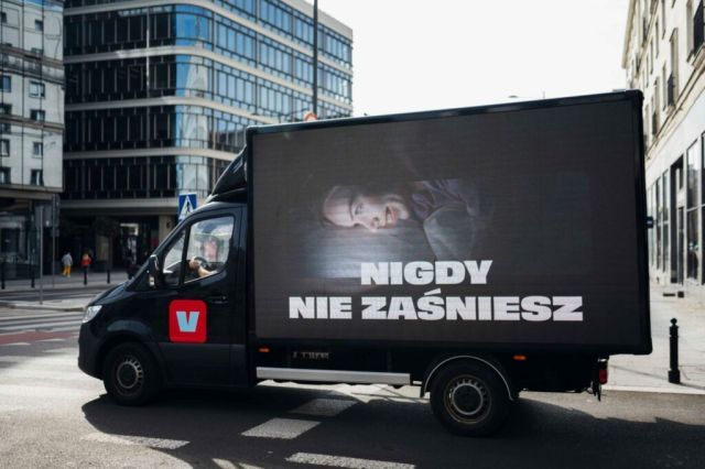 Reklama Vlop na ulicach Warszawy