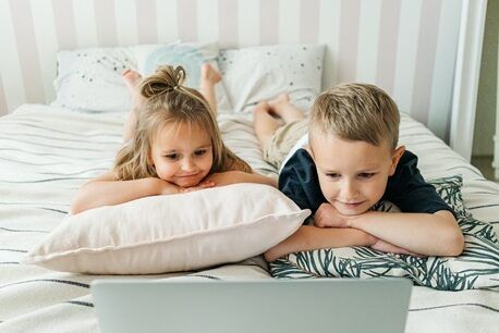 Treści dziecięce na YouTube – jak ich ekspansja wpływa na działania reklamowe w tym serwisie?
